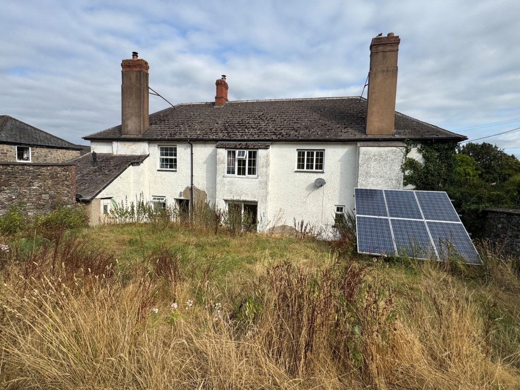 Lot: 222 - THREE-BEDROOM FARMHOUSE AND ATTACHED TWO-BEDROOM ANNEX - FREEHOLD INVESTMENT - Farmhouse - rear elevation